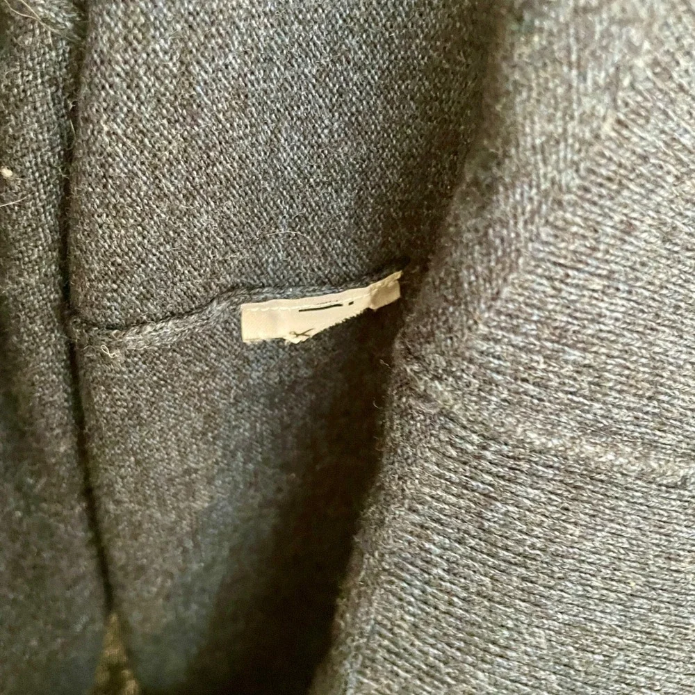 Banana Republic Mens Blue V Neck Long Sleeve‎ Sweater, Premium Luxe Yarn